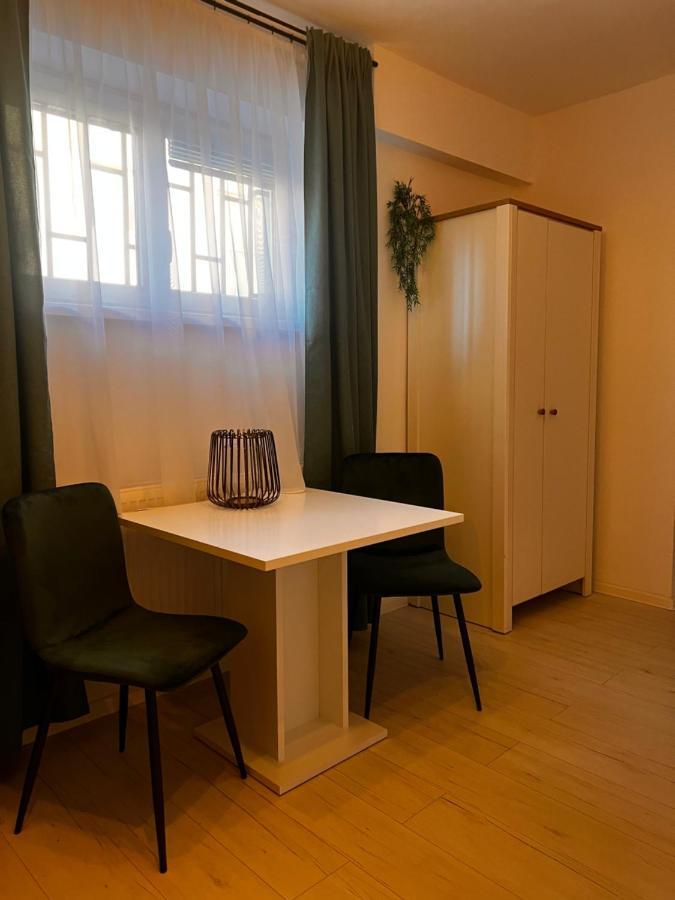 Apartmany V Centre - Vlastna Izba So Spolocnou Kuchynou A Kupelnou Moze Byt Zdielana 2 Inymi Izbami Мартін Екстер'єр фото